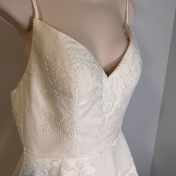 Jacquelin Exclusive Ivory Wedding Dress - Size 12 - Picture 2 of 15